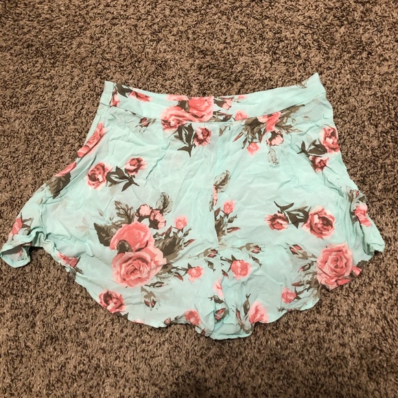 Floral Short Skorts - Picture 2 of 4